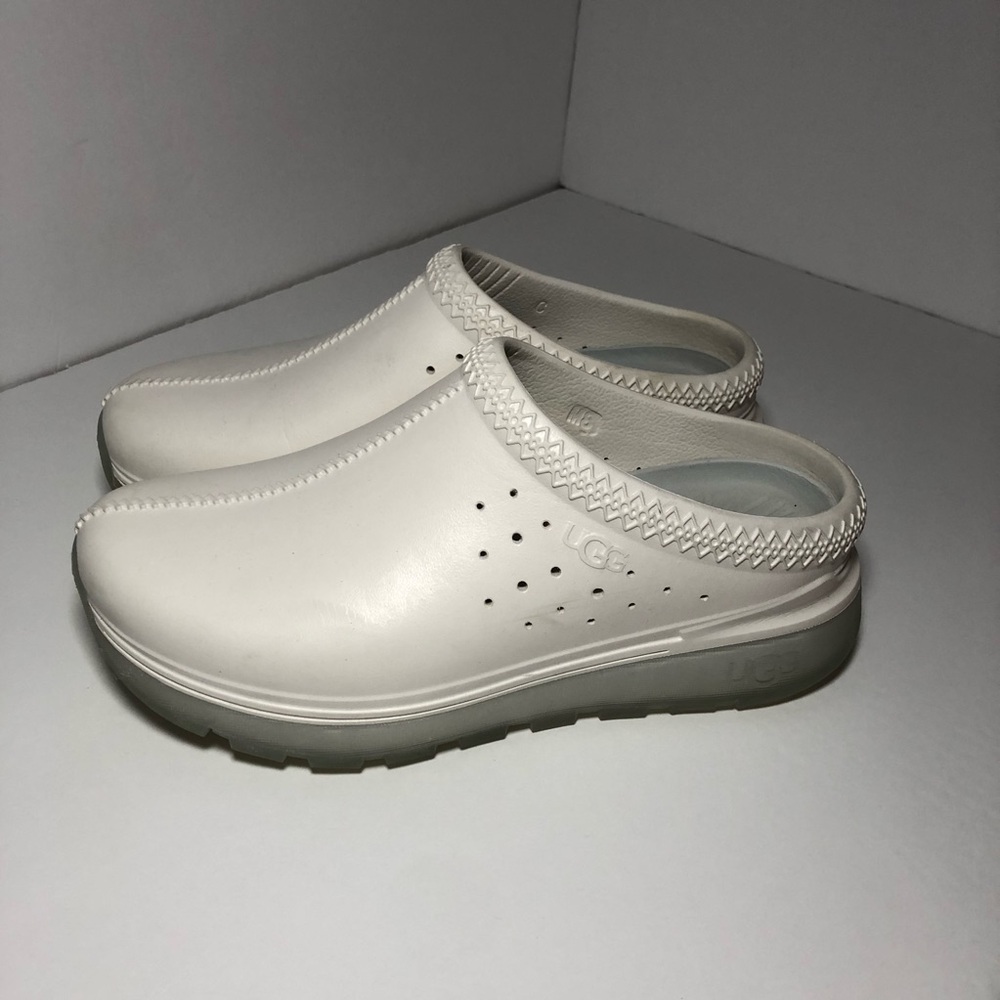 UGG White Slip-On Mules Mens 8 with Perforated Design and Textured Sole 1138590